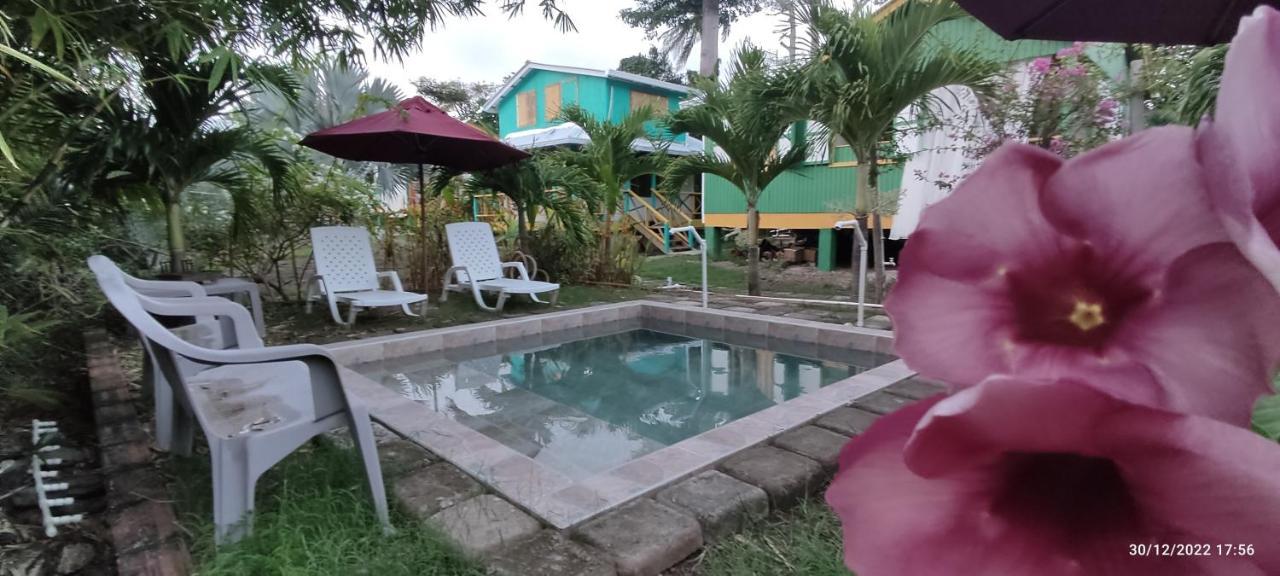 Hotel Yellow Home Providencia Isla Bahia Suroeste Exterior photo