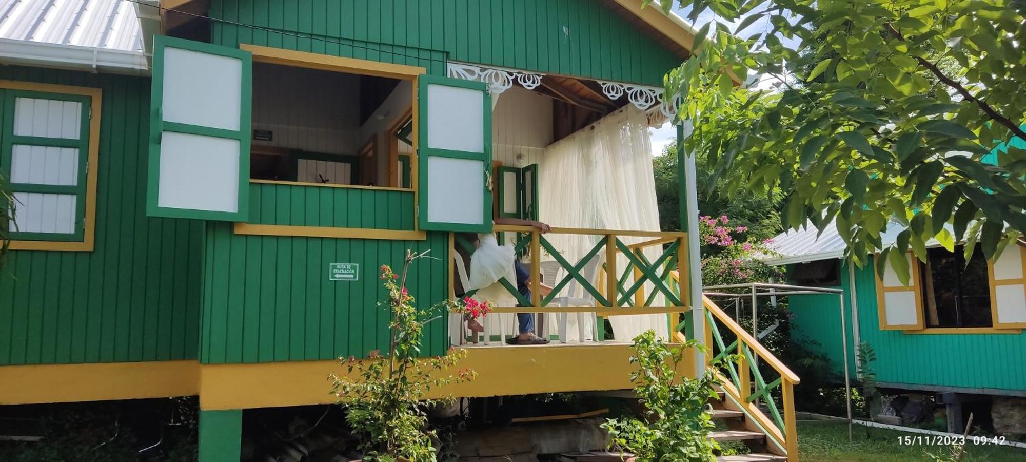 Hotel Yellow Home Providencia Isla Bahia Suroeste Exterior photo