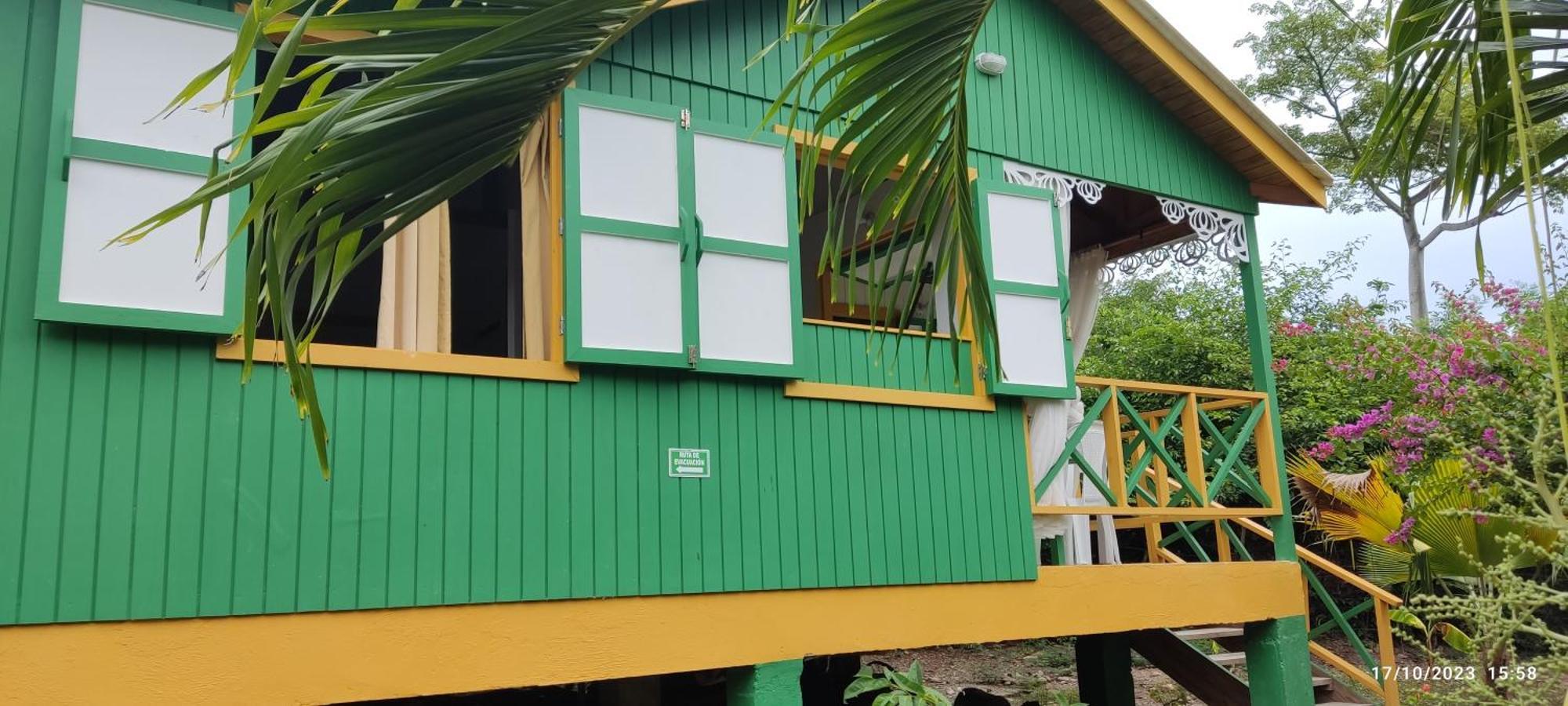 Hotel Yellow Home Providencia Isla Bahia Suroeste Exterior photo
