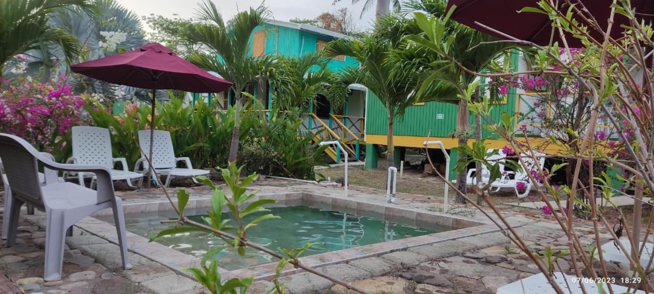 Hotel Yellow Home Providencia Isla Bahia Suroeste Exterior photo
