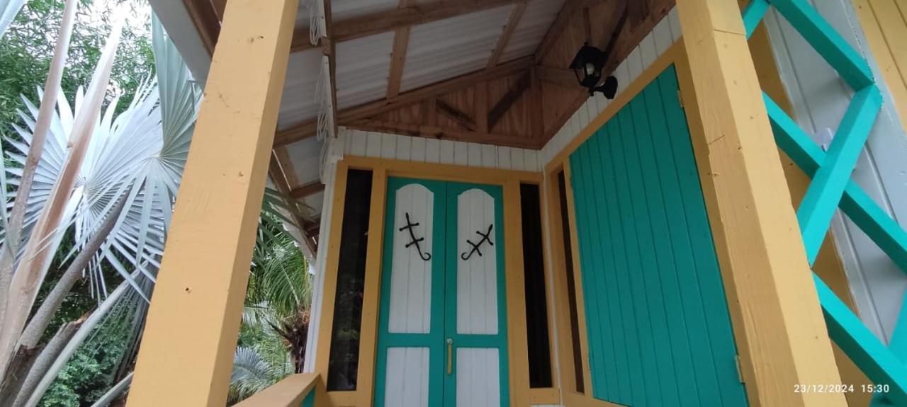 Hotel Yellow Home Providencia Isla Bahia Suroeste Exterior photo