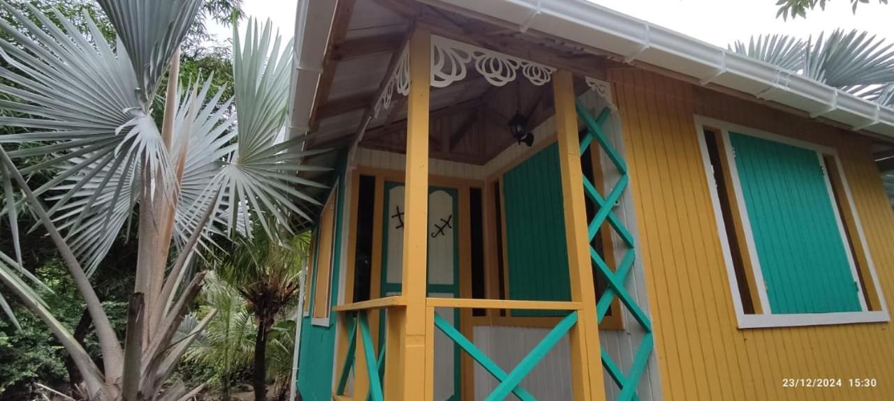 Hotel Yellow Home Providencia Isla Bahia Suroeste Exterior photo